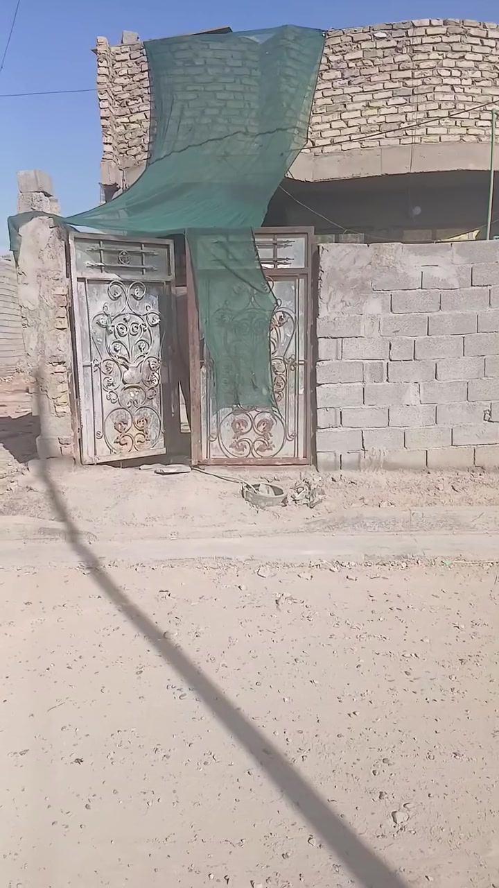 السلام عليكم بيت للبيع مساحه 100 سبع قصور شارع ابو علي قرب اسواق سامي رقم الموبايل *********** السعر 50 وبي مجال

