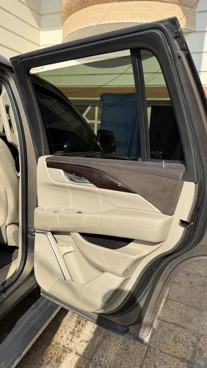 سلام عليكم كديلاك اسكاليد بلاتينيوم ادوات حاليا متومه موديل 16 كفاله عامه   السعر 200 وبيه مجال مكانه  البصره غير متواجد على الفيس الرقم ***********
