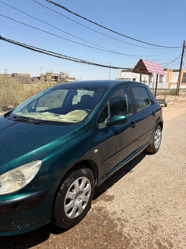 بيجو 307 موديل 2005 للبيع
سياره نظيفه تبريد ثلج تدفئه شغاله 
كير (اوتوماتيك + عادي ) 
السياره مصبوغه عام اثر جراد بدون ضرر 
كير مكينه مكفولات محرك 1.6 
يحتاجلها ترتيبات بسيطه رقم بغداد بأسمي تحويل ثاني يوم ، مكانها بابل 
***********
السعر : 40 وبيها مجال بسيط .
