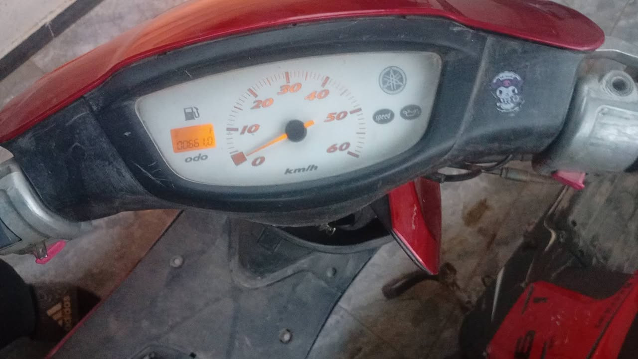 السلام عليكم ورحمه دراجة نارية عصفورية للبيع 250 مال جناي ما بيها مجال بس حك جية ما مفتوحة نضافة 80% العطل گلتش خلفي يعني ما بيها سحب العنوان بغداد الكاظمية رقم الواتساب ***********
