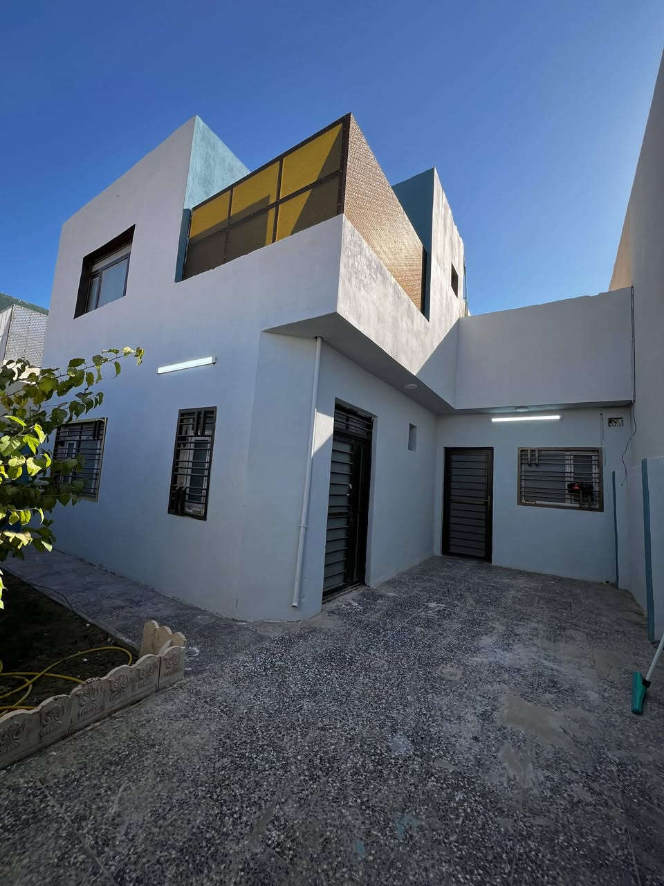 سلام عليكم دار لايجار مجمع ابو تراب مرحله اوله مساحه 200 م بيت طابقين لاستفسار اكثر تصال رقم *********** 
@إشارة  #الجميع
