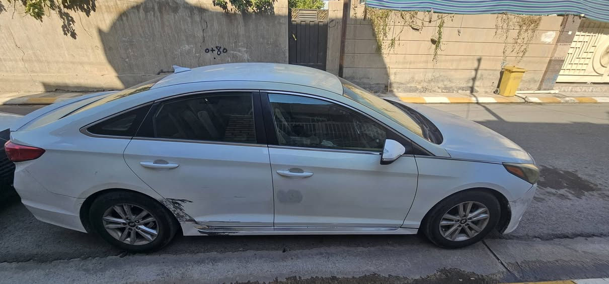 سوناتا ٢٠١٥ وارد أمريكي بدون حادث رقم سليمانيه بأسمي بيها تقشير وتحتاج صبغ السعر ١١٠ وبها مجال . 
***********

