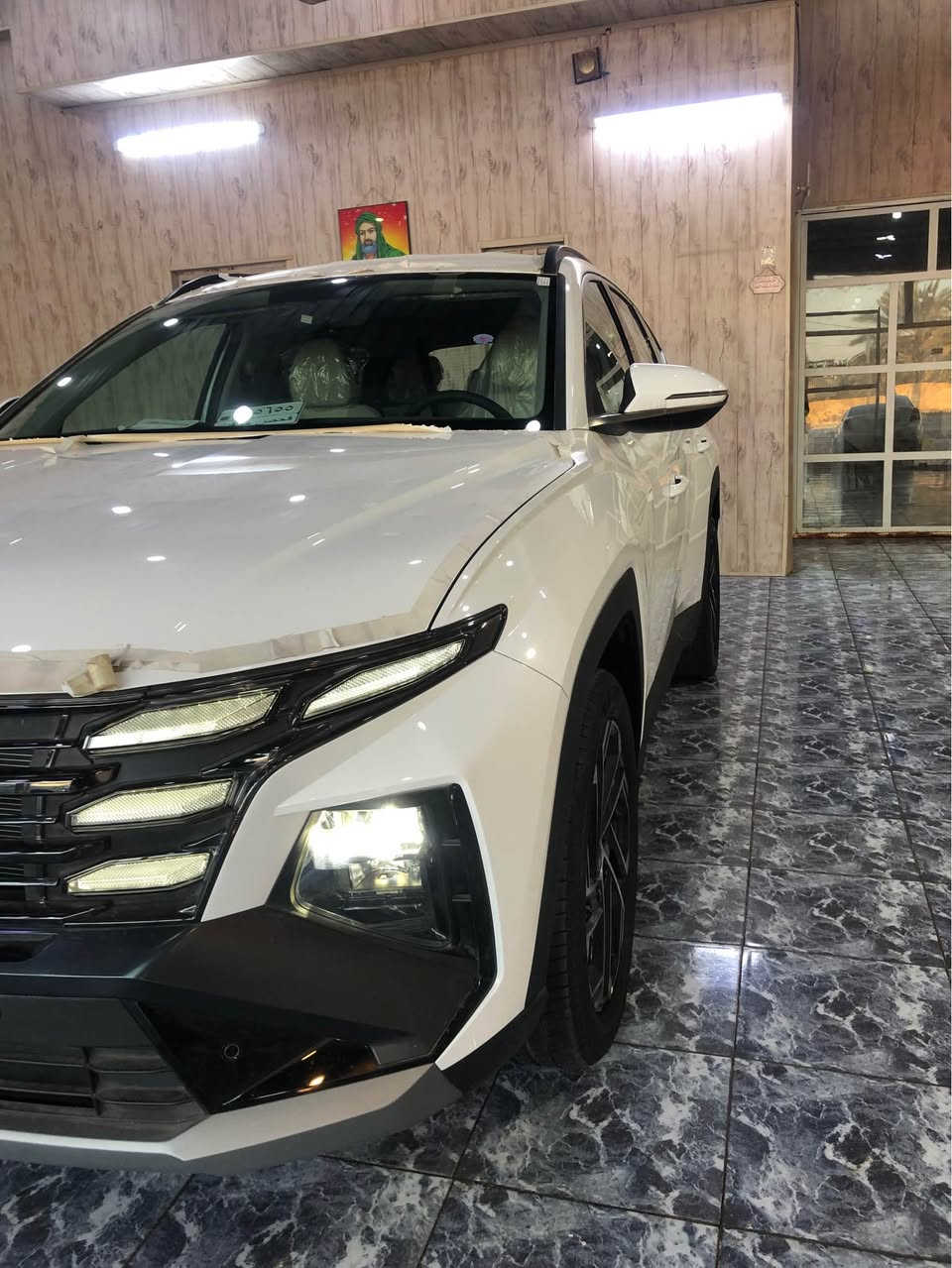 السلام عليكم 

للبيع (توسان 2025) زيروووو ماشيه (51) كيلو فقط 

السعر المطلوب 34,500 مليون 

“ملاحظه" : السيارة فوللل مواصفات ما عدا (البنراما)
مواصفات ( بصمه عداد الاكتروني مع شاشه متصله ثلاث وضعيات قياده سايد بريك بصمه مانع انزلاق جنطه كهرباء كامره خلفيه 360درجه مع حساس امامي خلفي تحكم ستيرن كامل لد نهاري LED  مع مساعد منحدرات مع قطعتين تبريد مع اوتو هولد مع مقاعد الاماميه تدفئه تبريد مع بردات خلفيه مع شاحن لاسلكي مع مقاعد الاماميه كهرباء مري شفط اشارة بالمري تشغيل عن بعد )

للاستفسار الاتصال 
*********** كربلاء, العراق
