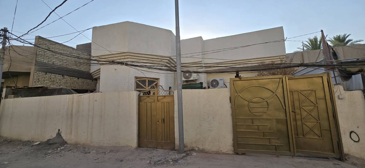 السلام عليكم 
البيت مع مشتمل المساحه ٢٧٠
واجهه ١٣ ونزال ٢١ 
البيت بناء ٢٠٠٩ كونتري مسلح دنك 
ارتفاع البناء ٣.٥ صافي
 وقريب على طريق الزوار ٥ دقايق عن الإمام الحسين 
طريق باب طويريج عمود ٣٣
للاستفسار الاتصال على الرقم ***********
