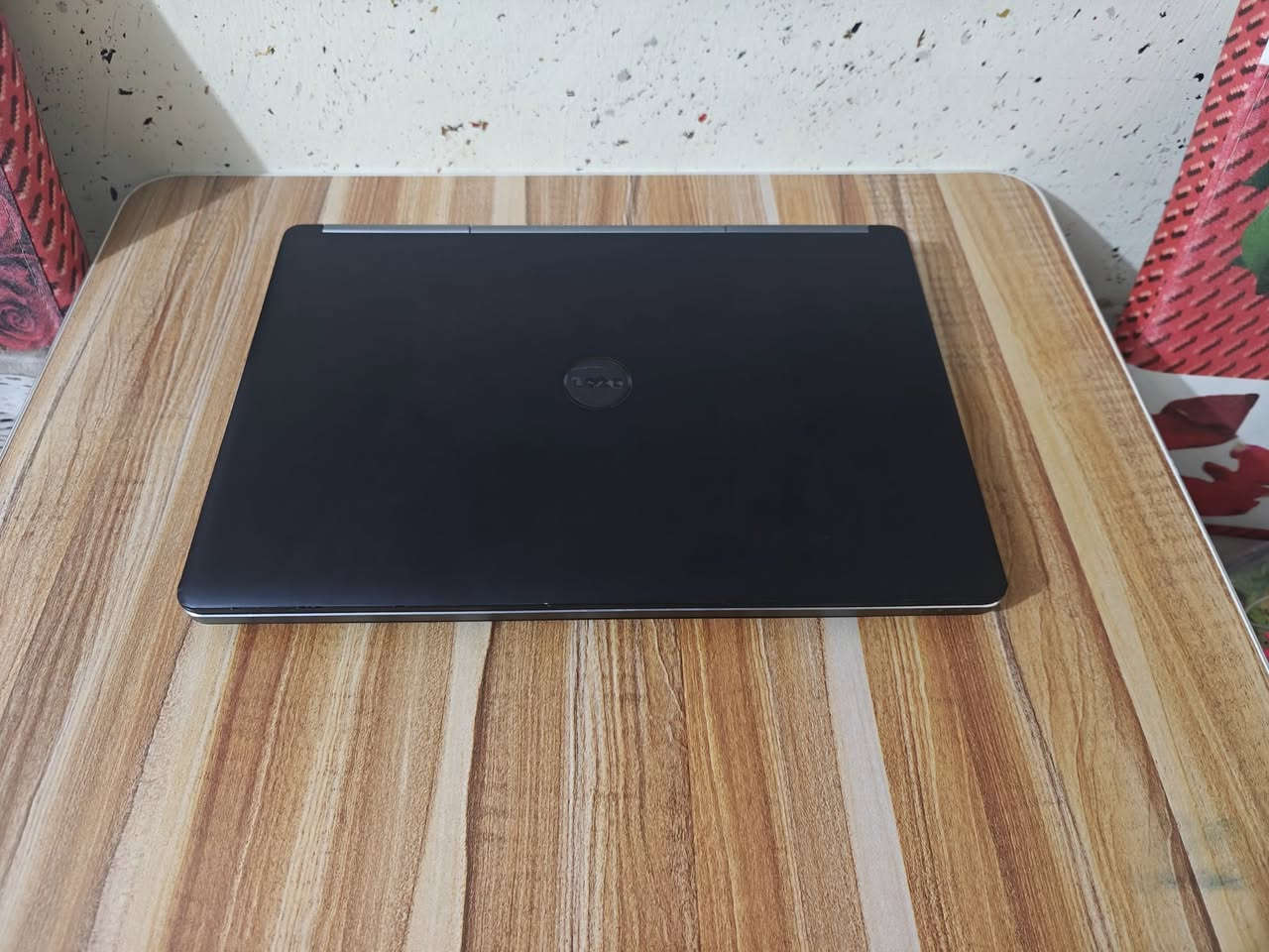 💥 عرض خاص – آخر قطعة متوفّرة!

💻 Dell Precision 7720 – الجيل السادس

💵 السعر: 425 الف فقط

إذا تحتاج جهاز يعتمد عليه بالشغل اليومي بدون لاك أو تهنيج، فهذا الجهاز خيار مثالي! مناسب للمهندسين، المصممين، المونتاج، والطلاب اللي يحتاجون شاشة كبيرة وأداء ثابت وقوي.

🔹 المواصفات التفصيلية:
• المعالج: Intel Core i7-6920HQ – الجيل السادس
• الرام: RAM.16GB DDR4
• التخزين: SSD 512GB
• كرت الشاشة: NVIDIA Quadro P3000 6GB خارحي
• الشاشة: 17.3" كبيرة – وضوح ممتاز

🔹 ليش تختار هذا الجهاز؟
• أداء قوي مع البرامج الثقيلة
• ممتاز للهندسة، التصميم، والرندر
• حرارة مستقرة وصوت هادئ
• شاشة كبيرة تسهّل الشغل والدراسة
• جودة تصنيع احترافية من سلسلة Precision

🔌 المخارج:

USB 3.0 ×4 – USB-C – Thunderbolt – HDMI – Mini DP – LAN – SD

🛡️ ضمان: أسبوع كامل

🚚 توصيل: لكل محافظات العراق

📞 للحجز والاستفسار:
واتساب: ***********
اتصال مباشر: ***********
