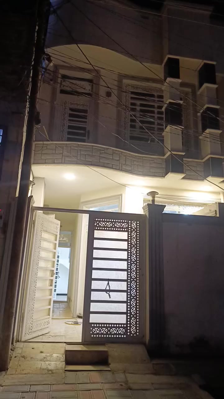 السلام عليكم بيت للايجار ١٠٠م المكان كربلاء حي السلام مقابل مدارس العتبة البيت بناء حديث 
يحتوي على 3غرف
3صحيات
للاستفسار ***********
