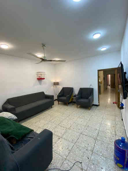 السلام عليكم مشتمل للبيع المساحة ١٠٠ متر الوجه ٤ نزال ٢٥ طابو ملك صرف يحتوي على كراج استقبال مطبخ خدمات منور غرفه نوم الطابق الثاني غرفه نوم الموقع الشهداء شارع المضخة الثاني خلف مستوصف الاستفسار اتصل ***********
