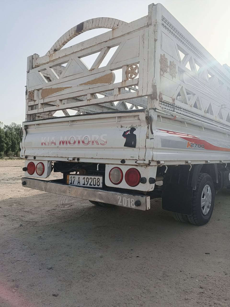 كيه حمل موديل 18 كفاله عامه بيها بارد بربع قليل سيارة جديدة بمعنا الكلمة محرك كير حداديه تايرات كله جديدة رقم نكليزي بسمي سنويه جديدة السعر 115/ ***********
