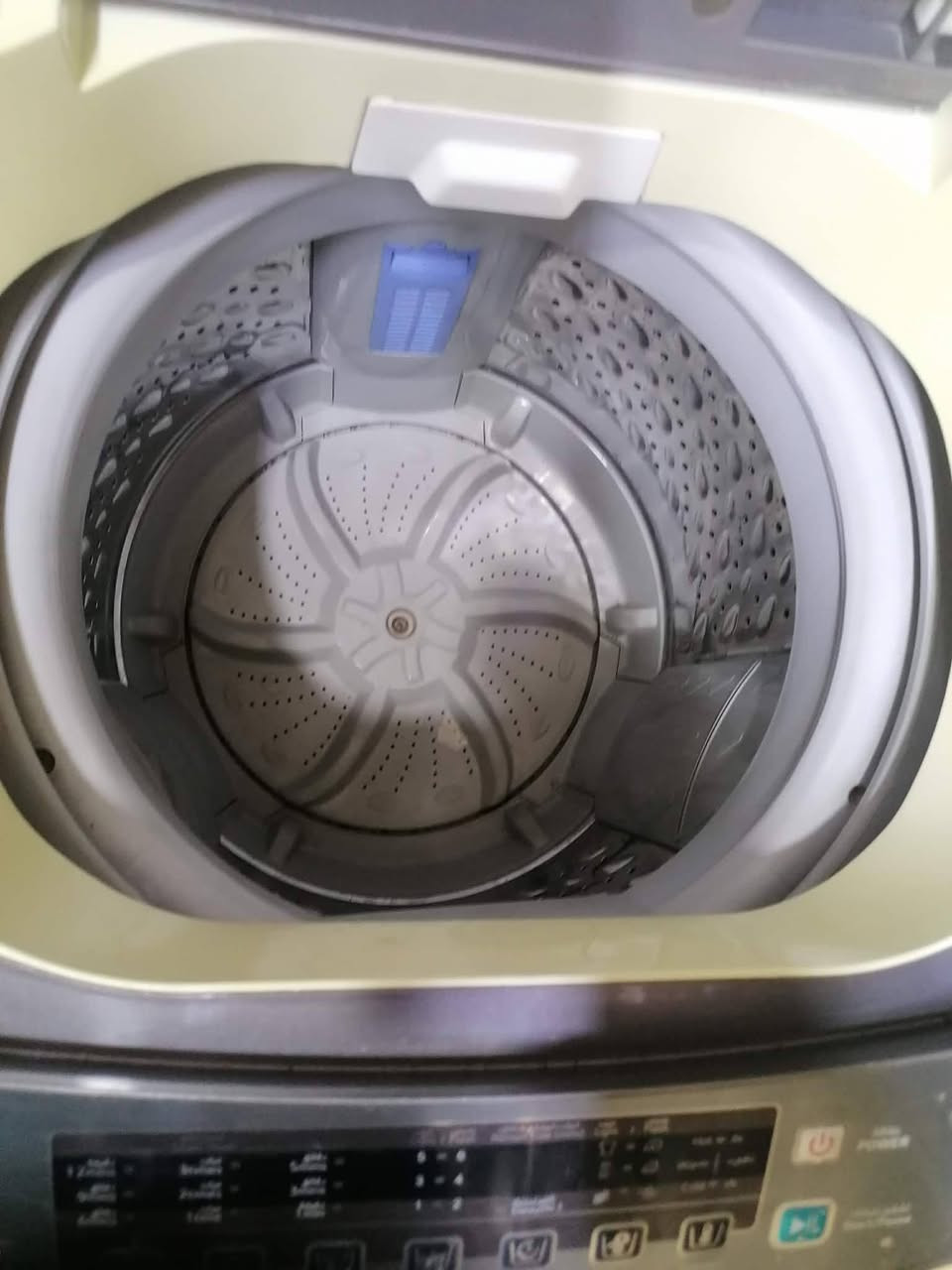 غساله اوتوماتيك نوع الحافظ نظيفة جدا حجم ١٢ ك بغداد الشعب ***********
