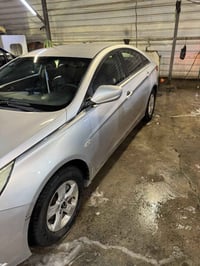 سوناتا2013وارد كوري رقم بغداد السياره ما ناقصه شي جاهزه تخم تاير جديد ...