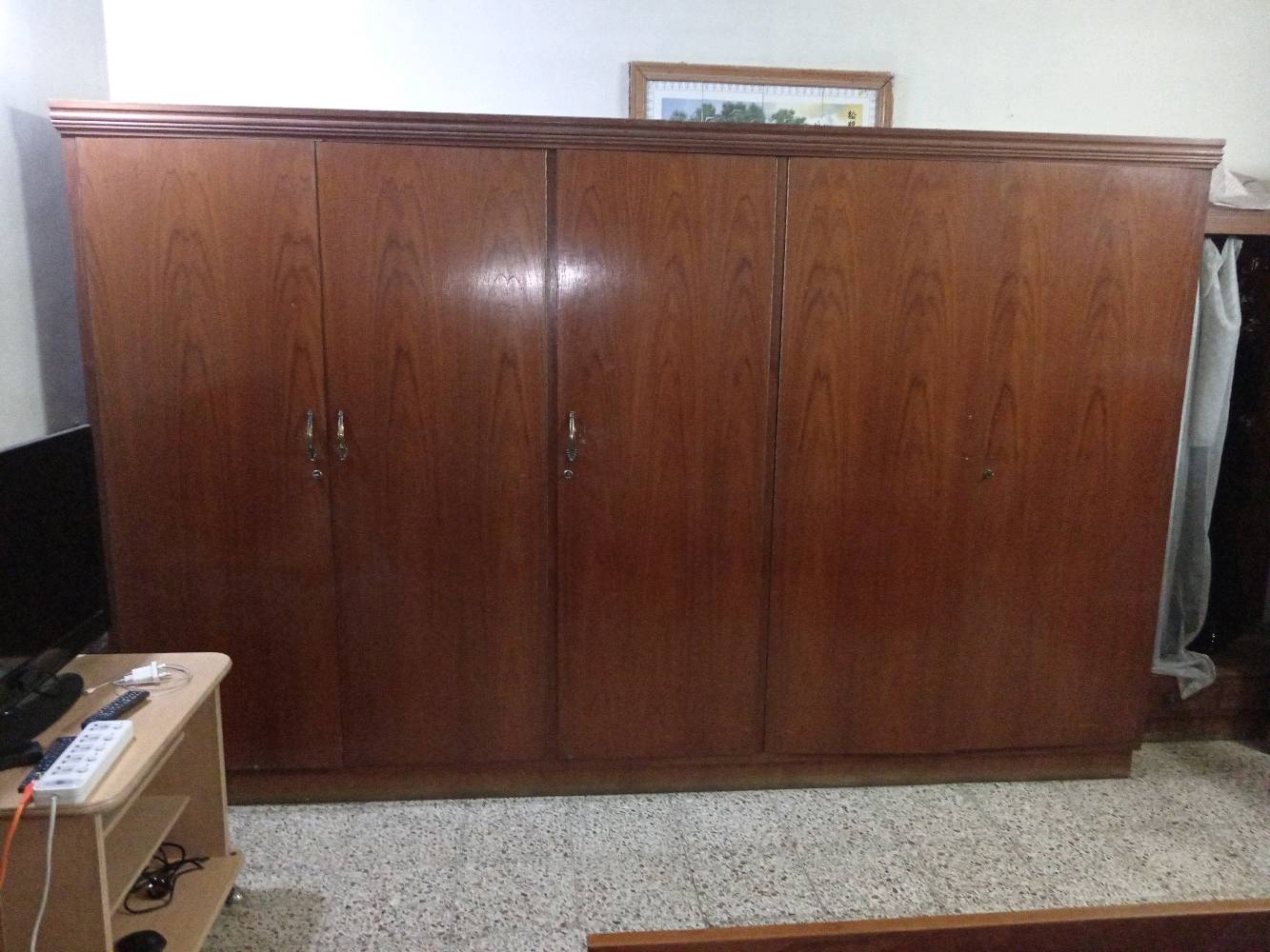 غرفة نوم كاملة للبيع
صناعة عراقي
تحتوي على سرير نفرين عدد ١
كومدي عدد ٢
ميز تواليت عدد ١
ميز زواية عدد ١
كنتور عدد ١
السعر 500 ألف
مكاني بغداد حي العامل
*********** 