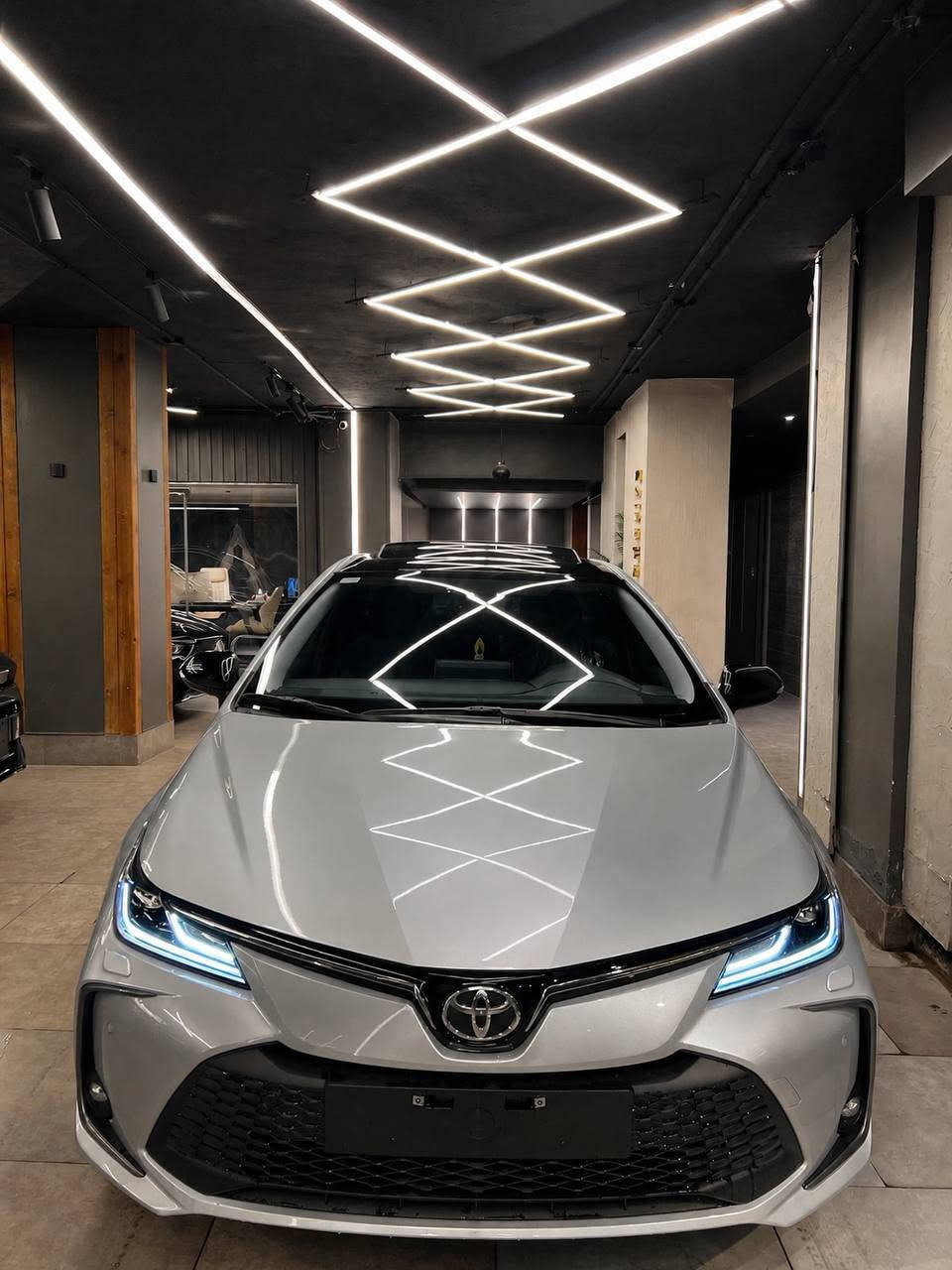 Toyota corolla 
الفئه الخامسه (elegance)
Model 2026 
Zeroo
1600cc
Keyless entry 

فتحة سقف بانوراما 
امبينت لايت 
جنوط 17 انش
مرايات ضم 
بخاخات فوانيس 
تكيف خلفي 
كراسي تسخين 
شاحن wireless

لون فضي فرش اسود الواحات, الجيزة


**إذا كنت صاحب هذا الإعلان وتريد حذفه لأي سبب، رجاءا أرسل رسالة إلى الدعم الفني**