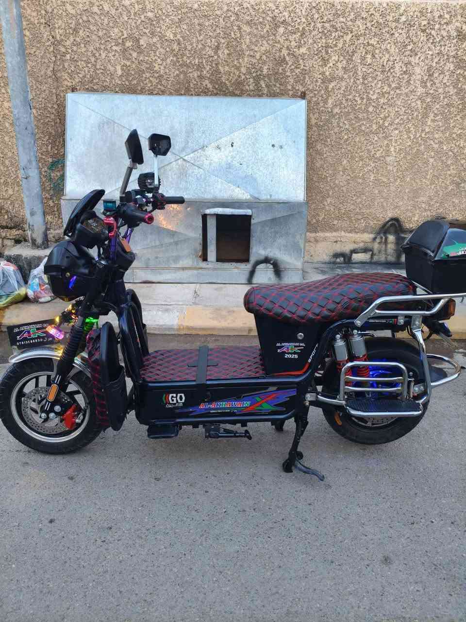 دراجة جبلي موديل 25 فول نظافة 6 بطاريات ام البصمة ..
البطاريات عدد 6 نوع الولي 32 امبير فول وعالفحص ..
الكهربائيات كلها شغاله .. مانع سرقة .. تشغيل عن بعد .. بصمة اصبع تشغيل .. لايت عالي ناصي .. دبل اشاره .. تثبيت سرعة .. نشرات ملونه جانبيه واماميه ..
دوشمة جديده .. 
الدراجة نظيفة حيله ومناقصها شي ..
السعر .. 550 .. وبي مجال ..
*********** .. واتساب ..
*********** ..
