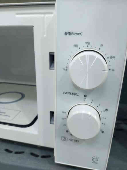 مايكرو حجم ٢٣ لار حقيقي بلكارتون مامستخدم ماركة سامسونج الكوري الاصلي اوربي امزون فقط ب٨٥ الف 
كوت الكفاءات بداية شارع الكفاءات بعد الاشاره المرورية مجاور طلباتي للتوصيل محلات امزون للبضاعة الاوربية الاصلية يوجد توصيل داخل الكوت وخارجه *********** دهل اوران
