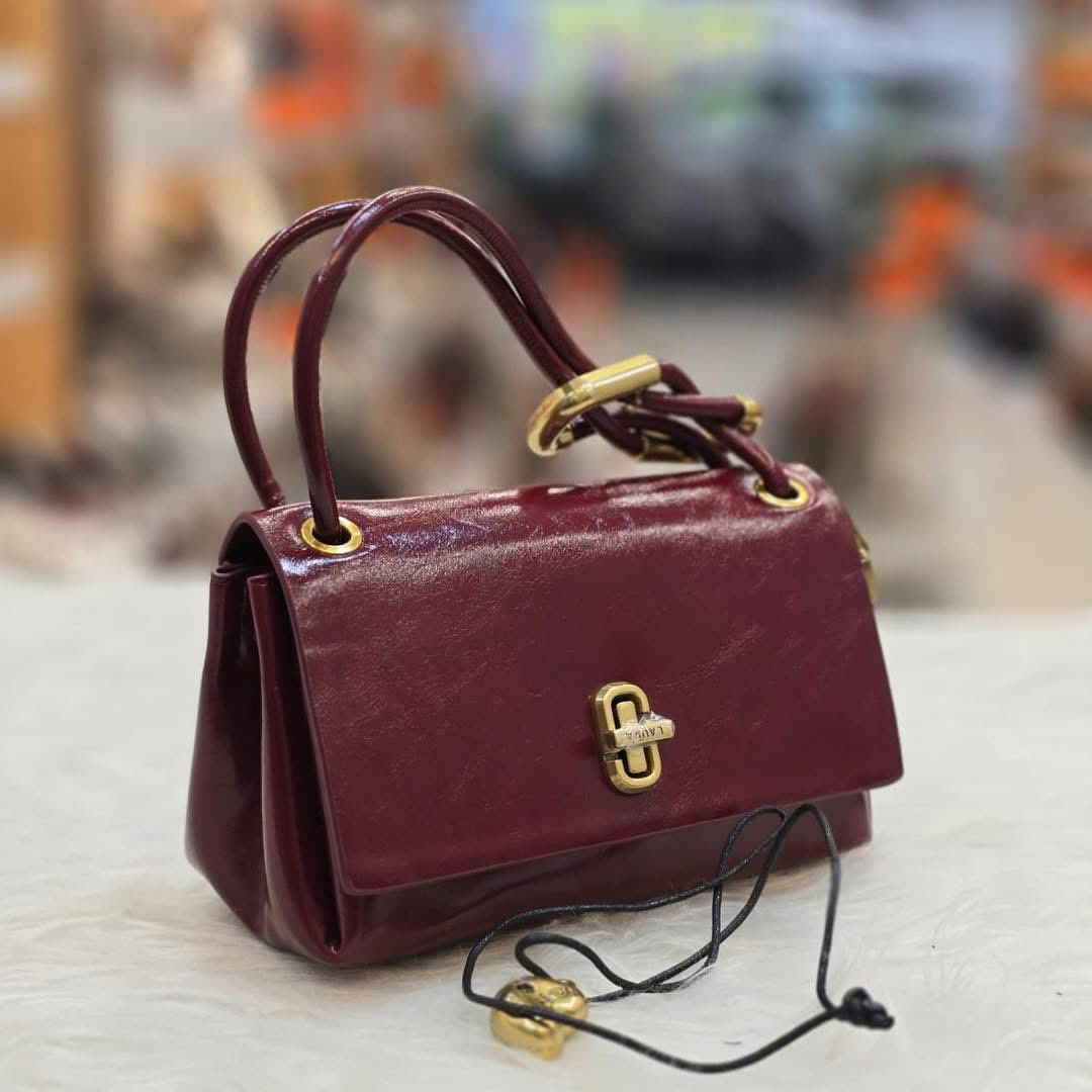 حقيبه راقيه جدا جلد عالي الجوده


**إذا كنت صاحب هذا الإعلان وتريد حذفه لأي سبب، رجاءا أرسل رسالة إلى الدعم الفني**