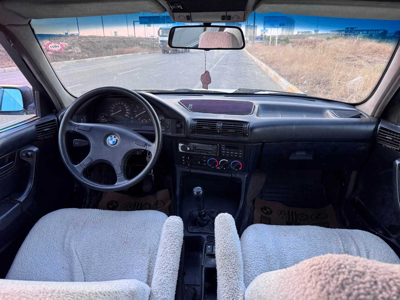 BMW 1991 525i 
مەکینە کەپسی گێر عادی
دووپارچەی سبوغە بەس پەمپە بێ لێدران
سلایت دوو جام کارەبا
بۆنیتو پێش کراوە بە 1995
چوار تایەو ویلی نوێ 
مەکینە بەشەرت 
توندو تۆلە 
تەبرید بەشەرت
کارەبایات بەشەرت
وتساپ
*********** أربيل, العراق

