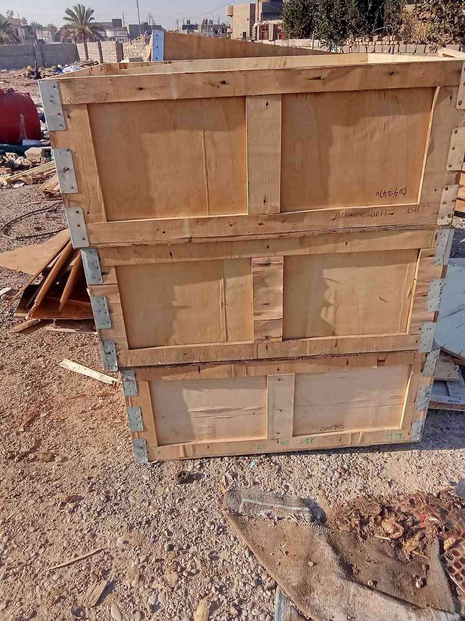 عدي من هاي الصناديك فارقة ونظيفة للبيع سعر الواحد 4تالاف ***********العنوان بغداد
