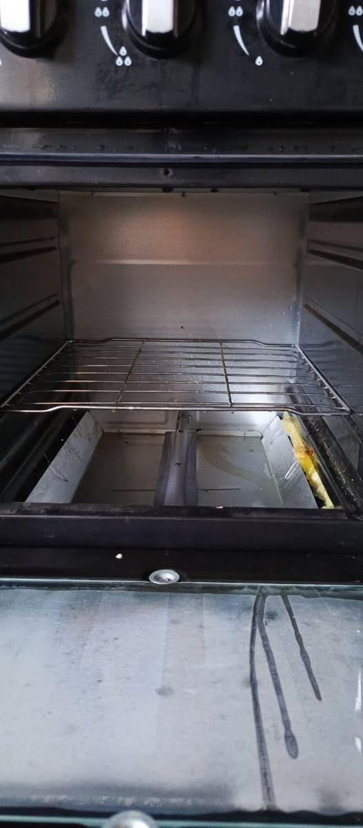 سلام عليكم مجمده وطباخ للبيع نظيفات الطباخ استعمال اقل من شهر كما موضح بل صور        العنوان بلديات وهذا رقمي ***********
✨سعر المجمده170
✨سعر طباخ 125
