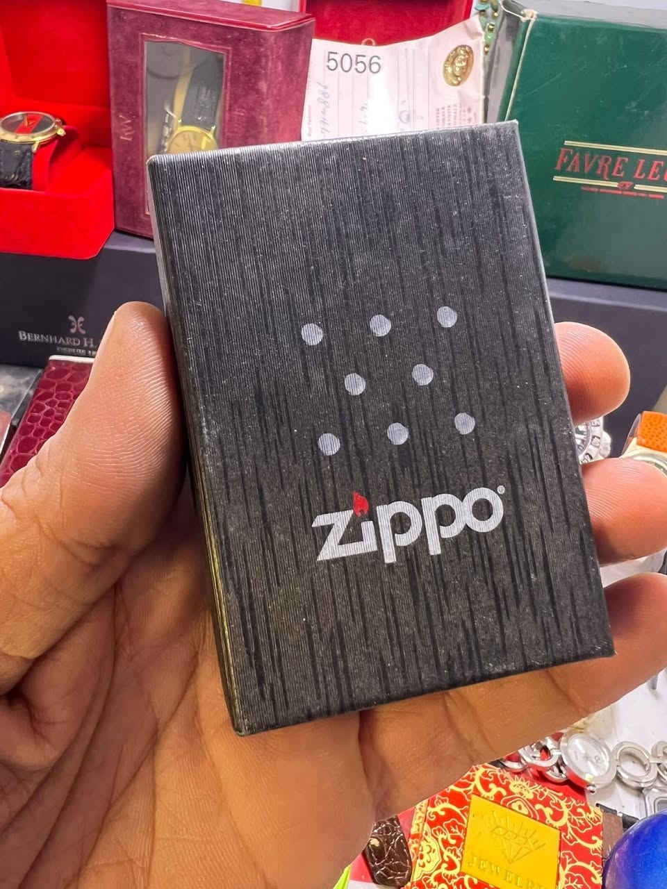 السلام عليكم ورحمة الله وبركاته
قداحه زيبو فنتج غير مستخدمه

اخذتها قبل فتره من احد المزادات

اعلى سعر ابيع وسعرها جدا مناسب


**إذا كنت صاحب هذا الإعلان وتريد حذفه لأي سبب، رجاءا أرسل رسالة إلى الدعم الفني**