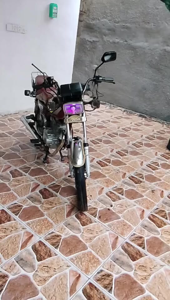 سلام عليكم دراجه تايكر ال بيع موديل23 غير من الله اورق كلشي يشتغل بيه ما بيه اي نقص   سعر علا تصال *********** بيه وتساب
