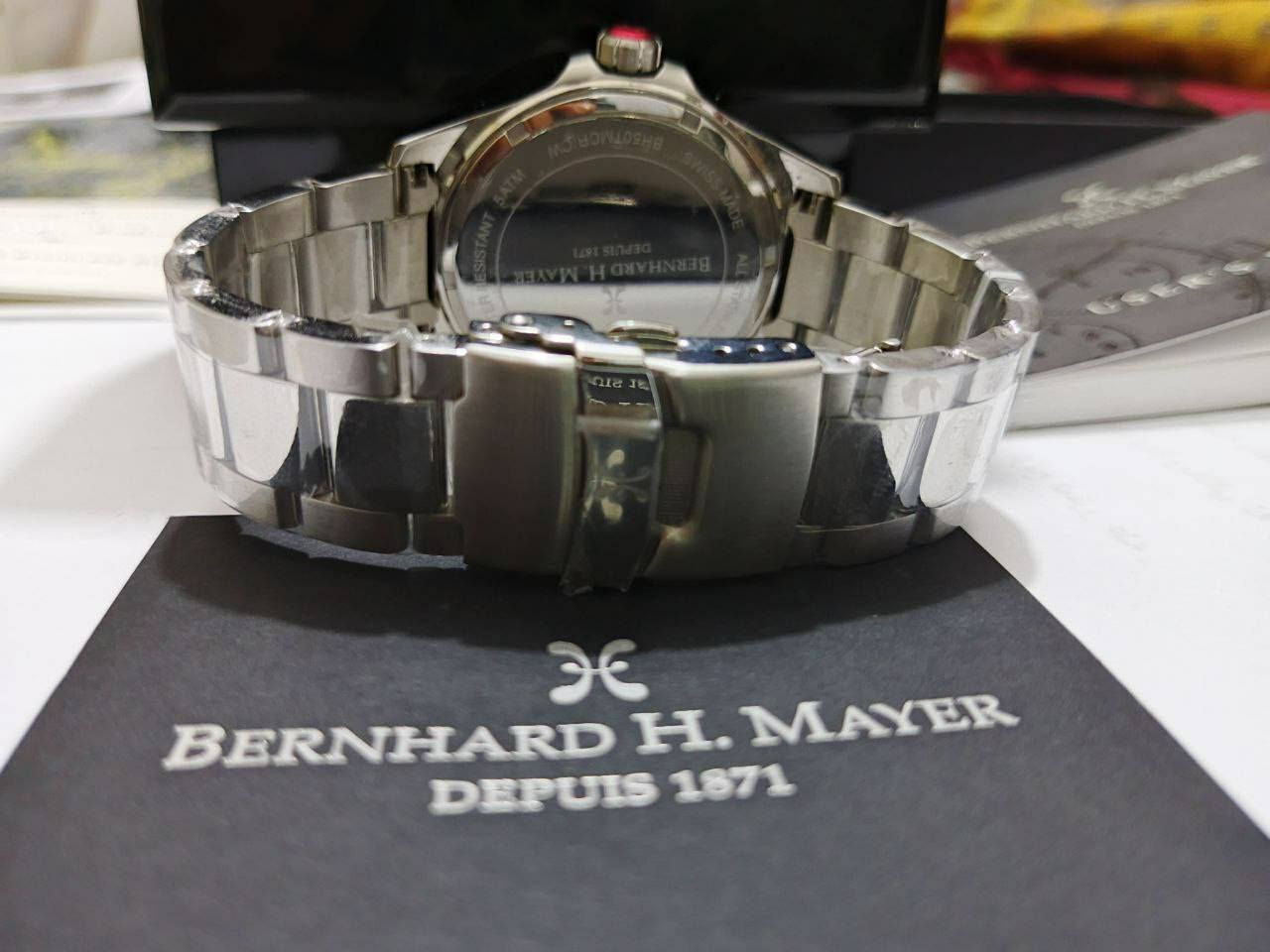 ساعة سويسرية أصلية Bernhard H. Mayer Drift Racer شبه جديدة للبيع المستعجل
ساعة أصلية سويسرية Bernhard H. Mayer موديل Drift Racer
حالة ممتازة جداً – استخدام يومين فقط
Analog (عقارب) – Swiss Quartz
ستانلس ستيل – مقاومة للماء
مع العلبة والكاتالوك كاملين
البيع مستعجل للجادين فقط
السعر 800$


**إذا كنت صاحب هذا الإعلان وتريد حذفه لأي سبب، رجاءا أرسل رسالة إلى الدعم الفني**