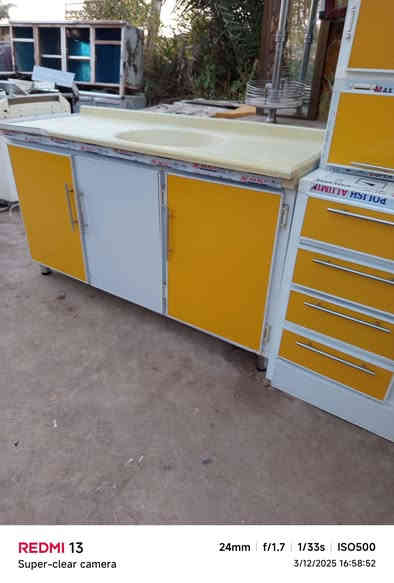 كاونتر 3 قطع اربع امتار ونص 
سعر 400
كاونتر 4 قطع 4 امتار ونص 
سعر 350
توجد خدمة توصل بكرو
الشراي يراسل الصفحة أو يتصل *********** أو وتساب
