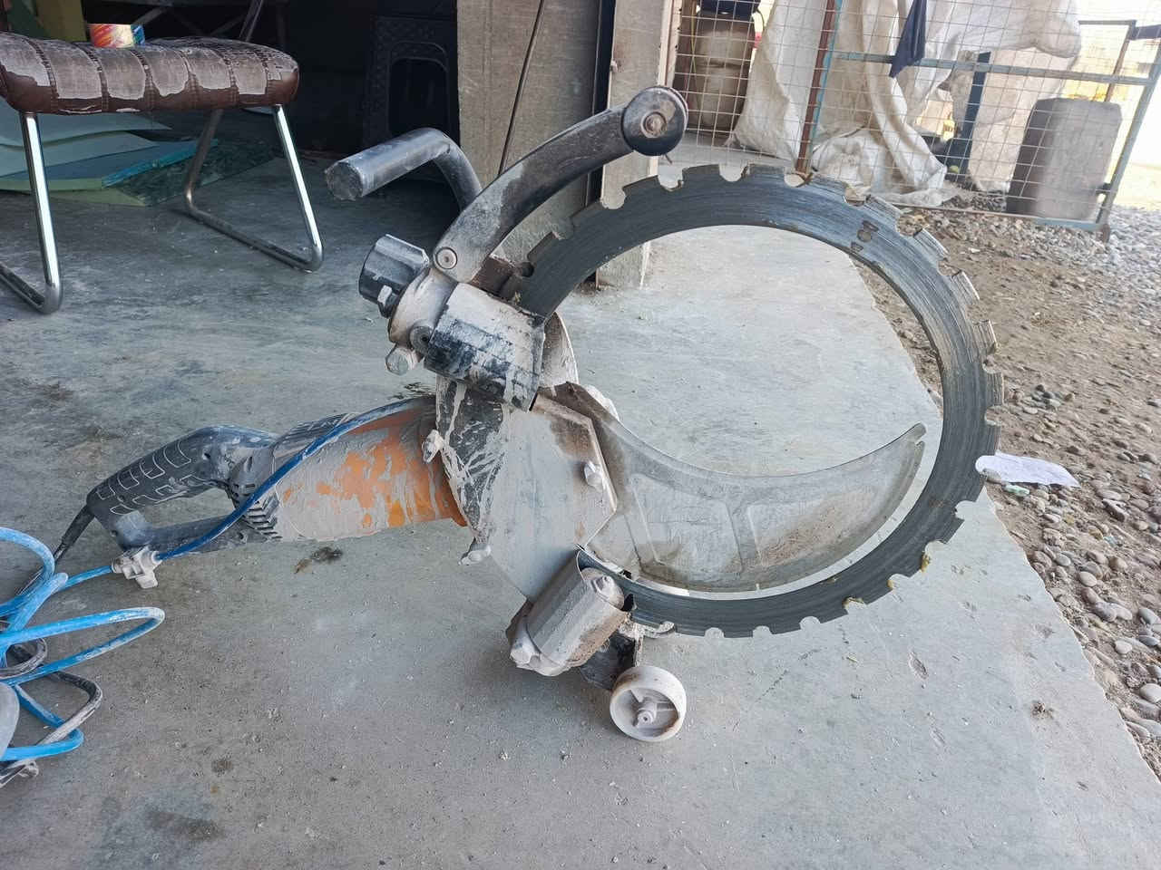 کەتەری دیوار بڕین زۆر خاوێنە یەک خانوی پێ چاکرایە نرخی 120 دولا  ***********
