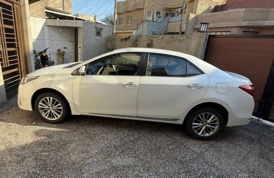 كورلا 2014 ( زيرووووو )
سياره ماشيه ١٦ الف سياره زيره بيهه 
طخه خفيفه بل باب الخلفي عايفينهه على وضعهه
محرك كير واير بشرط مامفتوح 
سيارة حيل نظيفة كلشي عل بلاد جديد 
سنوية هزة كلشي جديد مدفوع لـ
باسمي السنوية بشرط تحويل وغرامـة
سيارة مابيـها دينار مصرف كامل من كل نواحي

رقم صاحب سيارة ***********
