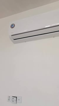 سبالت انفيرتر 2 طن عدد 2 واحد ميديا والثاني يورك استعمال اربع شهور فقط...