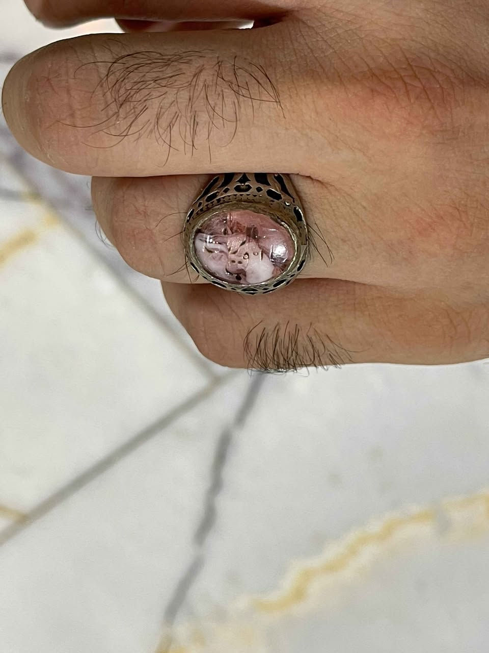 💍 محبس فضة ايرانية فاخر بحجر طبيعي مميز 💍
السعر 30 الف والتوصيل مجاني

قطعة تجمع بين الفخامة والتراث  بتصميم رجالي أنيق مع نقوش جانبية دقيقة تضيف له هيبة ولمسة كلاسيكية. يتوسطه حجر طبيعي بلون وردي شفاف يتميز بتدرجاته الطبيعية ورسوماته الفريدة، 
✨ حجر طبيعي مميز بألوانه الهادئة والجذابة
✨ تصميم تراثي فاخر يناسب جميع الأذواق
✨ تشطيب احترافي ولمعان أنيق
✨ مناسب للاستخدام اليومي أو للمناسبات والإهداء دهل اوران, واسط


**إذا كنت صاحب هذا الإعلان وتريد حذفه لأي سبب، رجاءا أرسل رسالة إلى الدعم الفني**