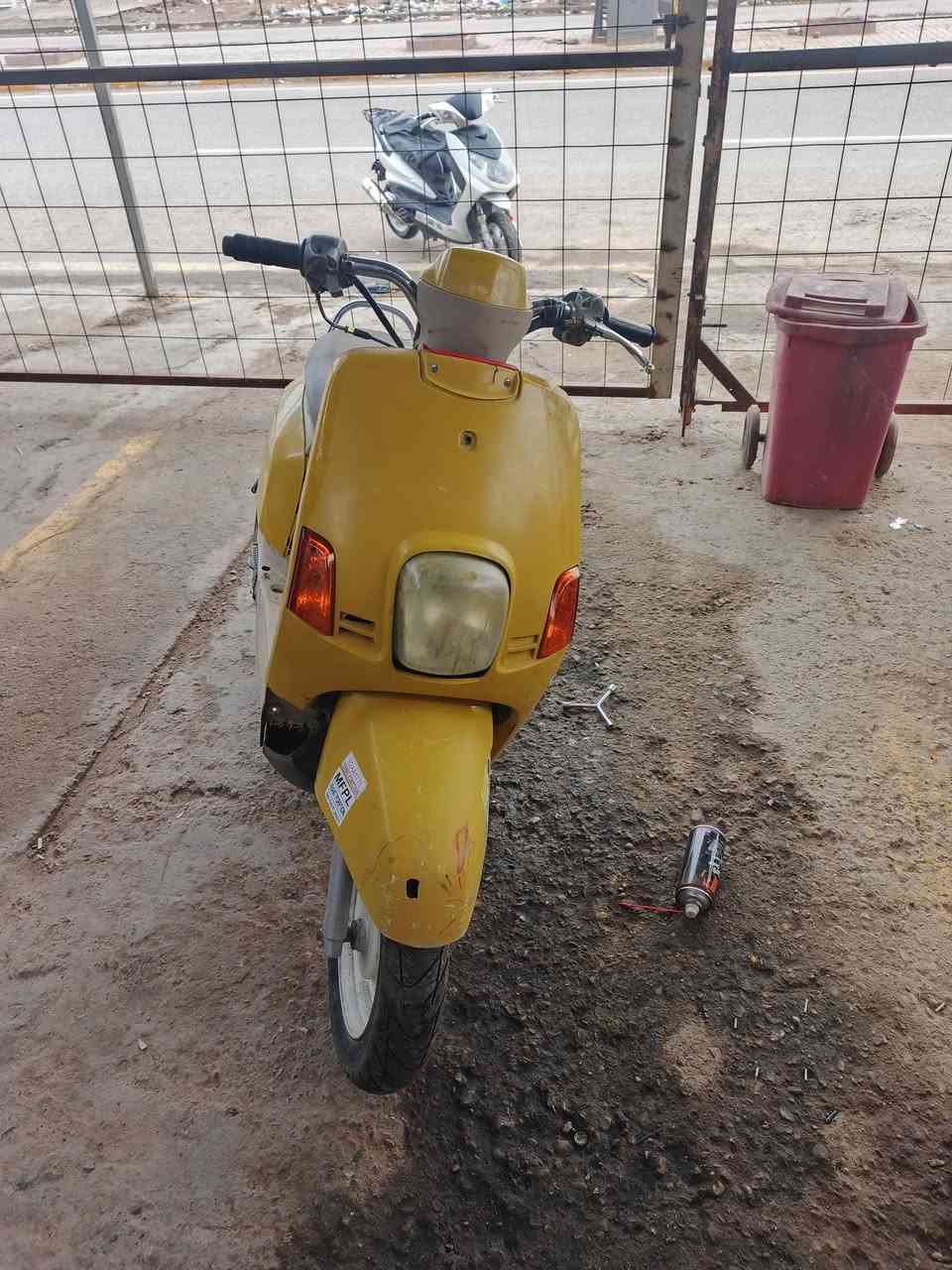 دراحه للبيع مكاني الحسينيه مال راشديه مجفت جديد وياه باتري وسلف جديد دراجه خير من الله مفتر بيها العراق 
مكاني الحسينيه مال الراشديه  *********** 
سعره ٢٥٠ وبيه مجال حك الجيه
