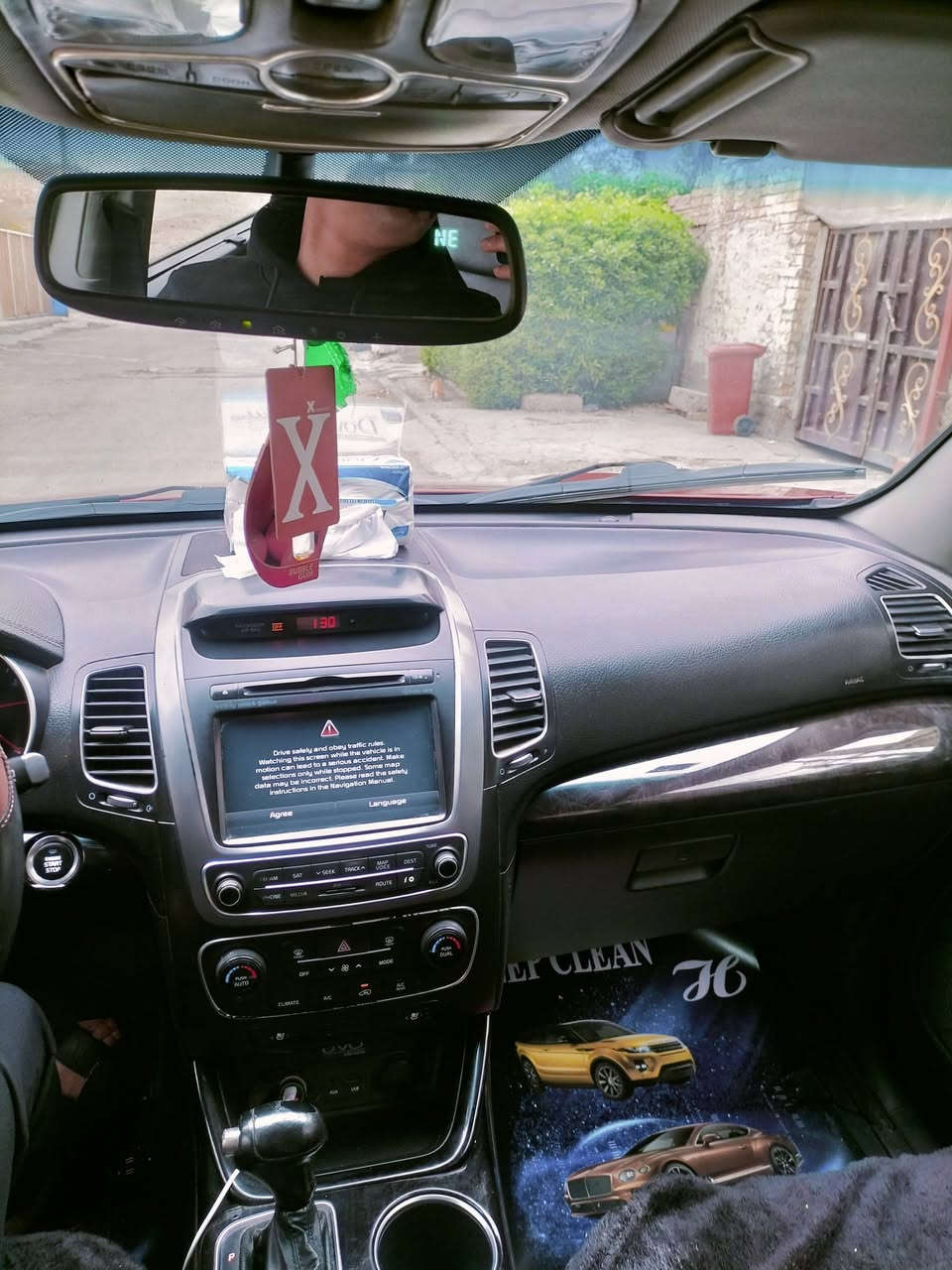 كيا سورينتو 2014 SXL VIP
بيع سريع 
فول مواصفات – داخل ملكي – أعلى فئة
المواصفات:
3 بصمات
لايت زينون
مري شفط ومري قلاب
إشارات بالمرايا
بانوراما
حساسات خلفية
7 راكب
3 قطع تبريد
جنطة كهربائية
برادات خلفية
بك لايت LED
رادارات
كاميرات
ويل كب قياس 19
كشنات تدفئة وتبريد أمامي وخلفي
حضن للسائق
إشارة ترحيب
شاشة أعطال

🟪 السعر  :: 145 وبيها مجال للطيب المشتري 📩
***********

4 وضعيات قيادة (Eco - Sport - Normal - Comfort)
شاشة أصلية بلادية
إضاءة ترحيب بمقابض الأبواب
تحكم كهربائي بالكشنات الأمامية والخلفية
الحالة:
الممشى 130 ألف
مبدل محرك جديد بحالة ممتازة
محرك 6 سلندر GDI
الكير مكفول
تبريد ثلج
تدفئة فول
ملاحظات:
بدون صبغ
الدعاميات بيها شخوط بسيطة وتكحيل وبارد فقط
طعجة بسيطة بالجنطة وغير مصلحة
