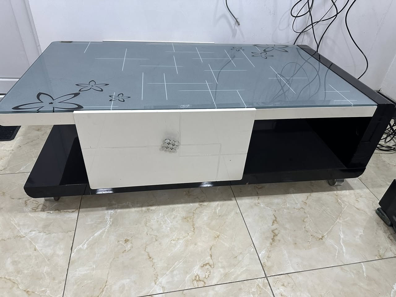 مطبخ كامل للبيع
كاونترات 
فرن كهربائي وميكرويف
ميز طعام وكراسي وزوليه وطبلات وثلاجة عرض
غساله ملابس وتلفزيون هو وميزه الاسعار مذكوره بالصور
المكان حي الخضراء


**إذا كنت صاحب هذا الإعلان وتريد حذفه لأي سبب، رجاءا أرسل رسالة إلى الدعم الفني**