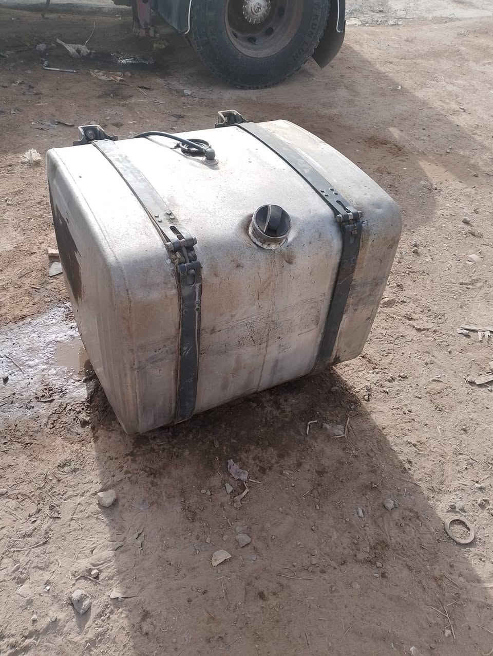 تانكي مال سكانيا 350 لتر هو وقواعده السع375الف غير متواجد على الفيس مكان التاج بغداد***********
