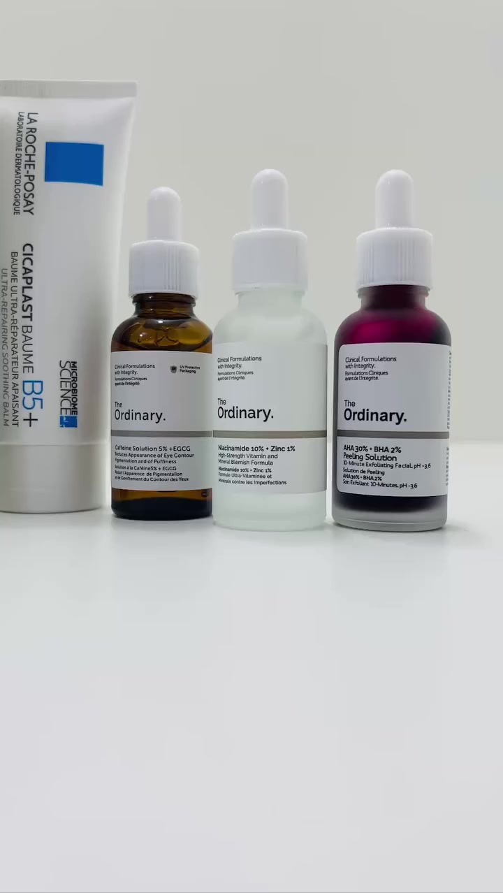 ⁨ روتين للبشرة الدهنية 🫶🏻💗✨
🫧غسول أليسن (بالشاي الأخضر والفحم) ينظف المسام بعمق ويتحكم بالدهون. (يومي صباحاً ومساءً).
🫧سيكابلاست باوم B5+ (لاروش بوزيه) مرطب مرمم ومهدئ للبشرة المتهيجة والجافة. (يومي عند الحاجة).
🫧سيروم الكافيين (ذا اورديناري) يعالج الهالات والانتفاخات تحت العين. (قطرة بسيطة يومياً).
🫧سيروم النياسيناميد (ذا اورديناري) يصغر المسام ويوازن إفراز الدهون. (يومي قبل المرطب).
🫧 مقشر الأحماض الأحمر (ذا اورديناري)  تقشير عميق للبشرة. (مرة واحدة أسبوعياً ليلاً لمدة 10 دقائق فقط، ثم يُشطف بالماء).

توجد توصيل لجميع المحافظات العراق 🇮🇶🚚🚕للحجز والاستفسار يرجى التواصل عبر الخاص 📩💌توجد لدينا عروض خاصة وخصومات وهدايا 🎁😍⁩


**إذا كنت صاحب هذا الإعلان وتريد حذفه لأي سبب، رجاءا أرسل رسالة إلى الدعم الفني**