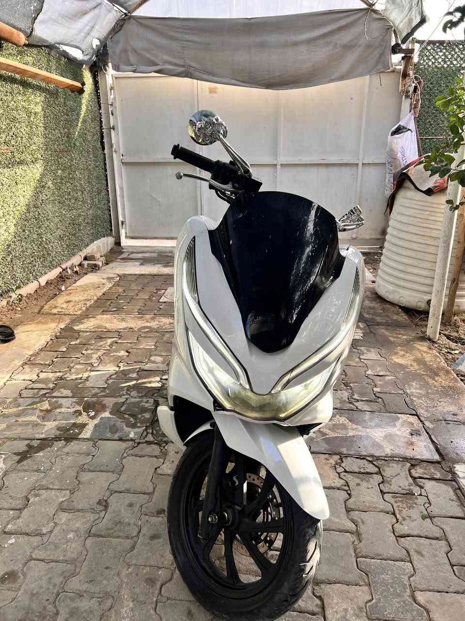 دراجة PCX جيل  الثالث للبيع
كفالة عامة
السعر : 15ورقة
لتواصل :*********** 
العنوان بغداد الخطيب
