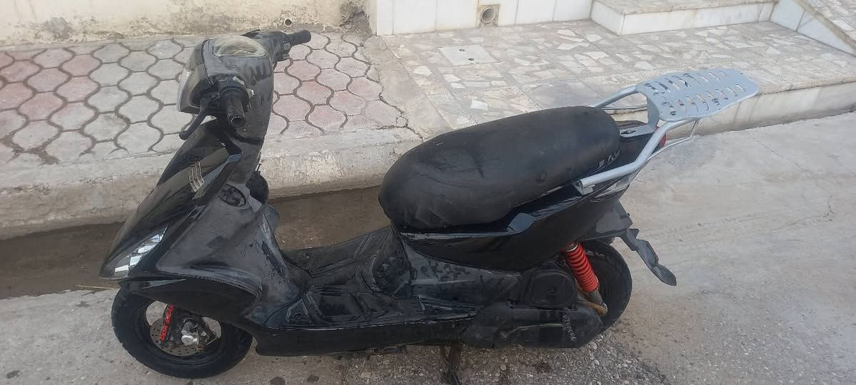 ماكس مضلع كابريتر للبيع 
مكينة 49 بلاد ما مفتوحة 
كابريتر بلادية
مكينة ناعمة صوتها ما ينسمع 
دراجة عليها ادامة كاملة 
دبلات كلها شغالة 
كهربائيات كلها شغالة 
سلف هندر كلة شغال 
المنفيس مالها موجود 
السعر 550 وبيها مجال 
مكاني بعقوبة 
للإستفسار ***********
