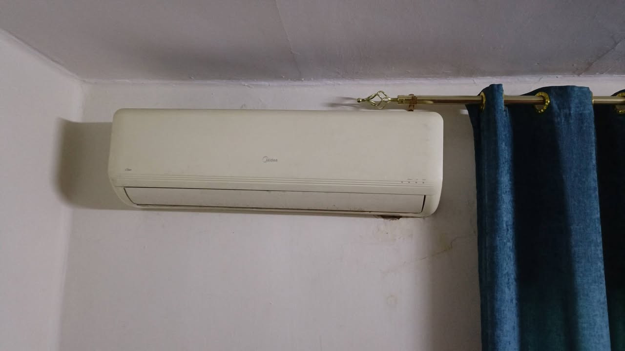 سبلت ميديا طنين القطعه الداخلية مستبدلة الخارجية احدث شغال تبريد ثلج ما مصلح نهائيا السعر 350 وبي مجال
***********
