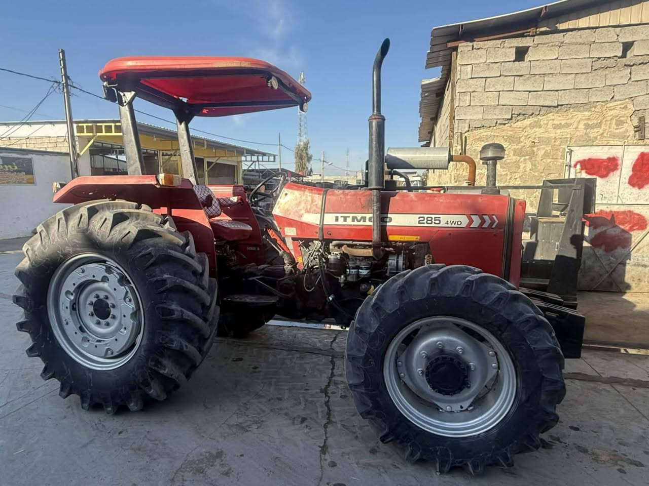 مكينه ايراني 2013
محرك مجفت جديد 
زوج تايرات ما مكروب عليهن جدد***********
