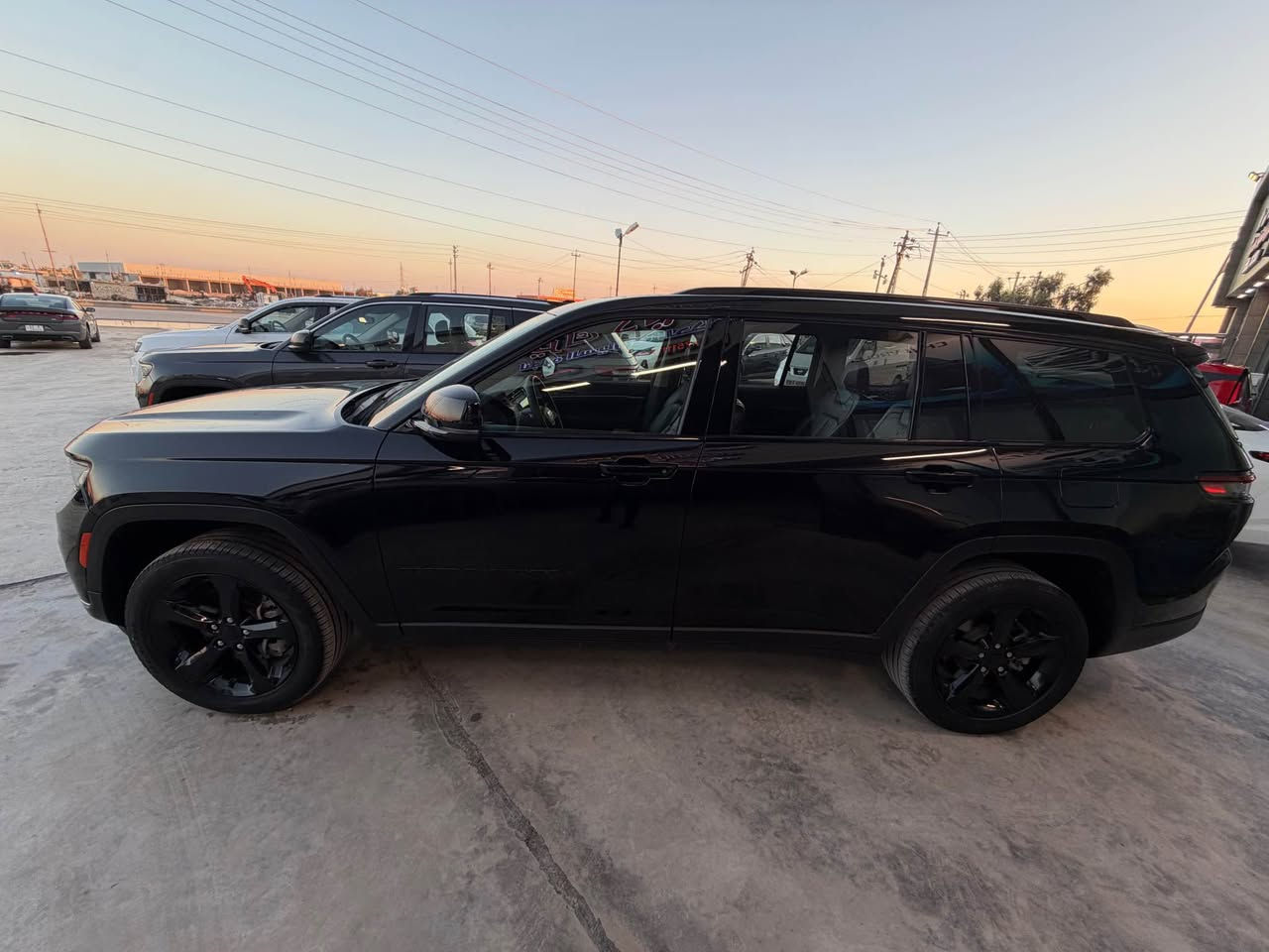 السلام عليكم جيب لمتد بلاك توب  2023
6سلندر السياره 7راكب 
السياره لمتدد فول للاخير كلين تايتل بدون اي بارد ولافتح ماشيه 65 الف كيلو  مكاني ديالى الخالص
السعر 300
*********** بعقوبة, ديالى
