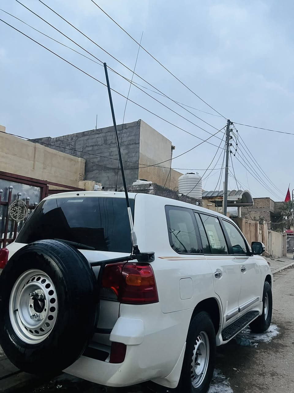 سلام عليكم
_____________________

 للبيع  لاندكروز

سنه الصنع2011

سعر 250 وبيها مجال للشراي 

التفاصيل ول موصفات

محرك6سلندر  بلادي كفاله

فول مواصفات 1/1 

بصمة ابواب وبصمة تشغيل

تشغيل عن بعد 

فتحة سقف

كشنات خزن 

كشنات جلد تدفئه تبريد بلاد

كشنات خلفيه كهرباء

منضومه زنون 

عداد ليزري

5بصمات

طفايه

جنطه كهرباء شفط

رادار امامي 

لد امامي

اشاير بلمري 

غاز بانزين سياره

ثلاجه 

حساس امامي 

حساس خلفي

كامرات 360درجه  

كير عادي سياره جديد
 محرك جديد
وحداديه جديده 
وكهربائي كلها جاهزه 

السياره مصبوغه عام 
راسلني ادزلك سوناره

سياره كلش حلوه 

ورقمها  بغداد الدولي تحويل ثاني يوم 

عنوان نجف لاشرف 

اتصال وخادمك 
***********
