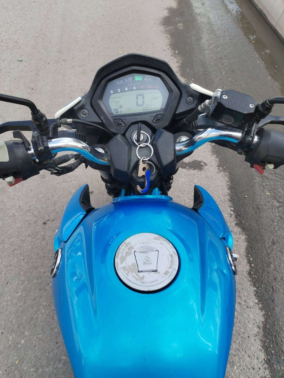 هوجي موديل 2019 بلادي ماشي 25 الف حقيقي مسجل سنويه ورقم كامل البيع السعر مليون 800 وبي مجال مكاني رمادي شراي يتصل ***********
