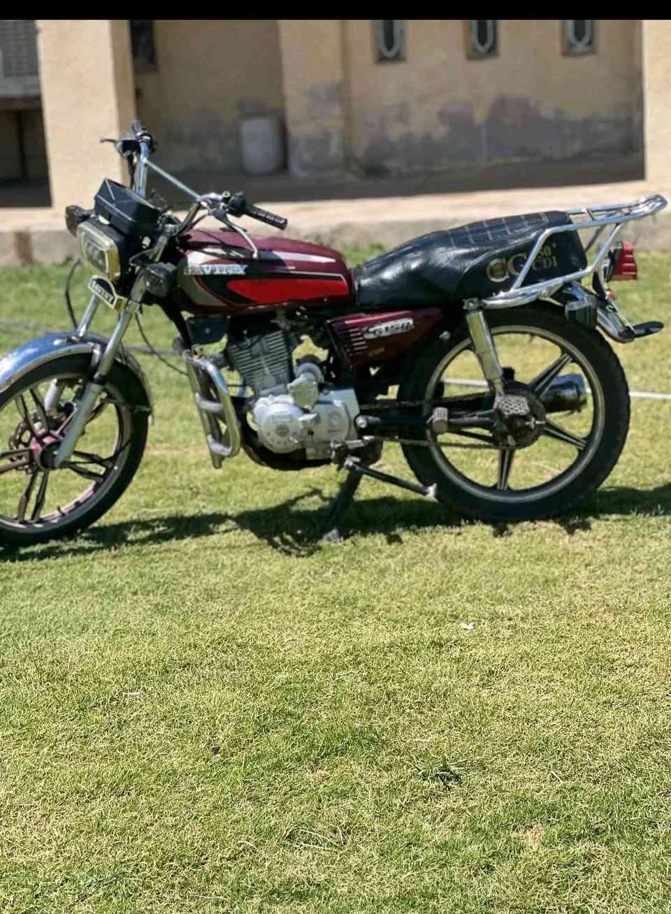 دراجه للبيع سيفان خمسه ڪيرر محرك بلادي سبانه ما محطوطه عليه كهربائيات شغاله سلف نكره السعر الاتصال عل رقم ***********
