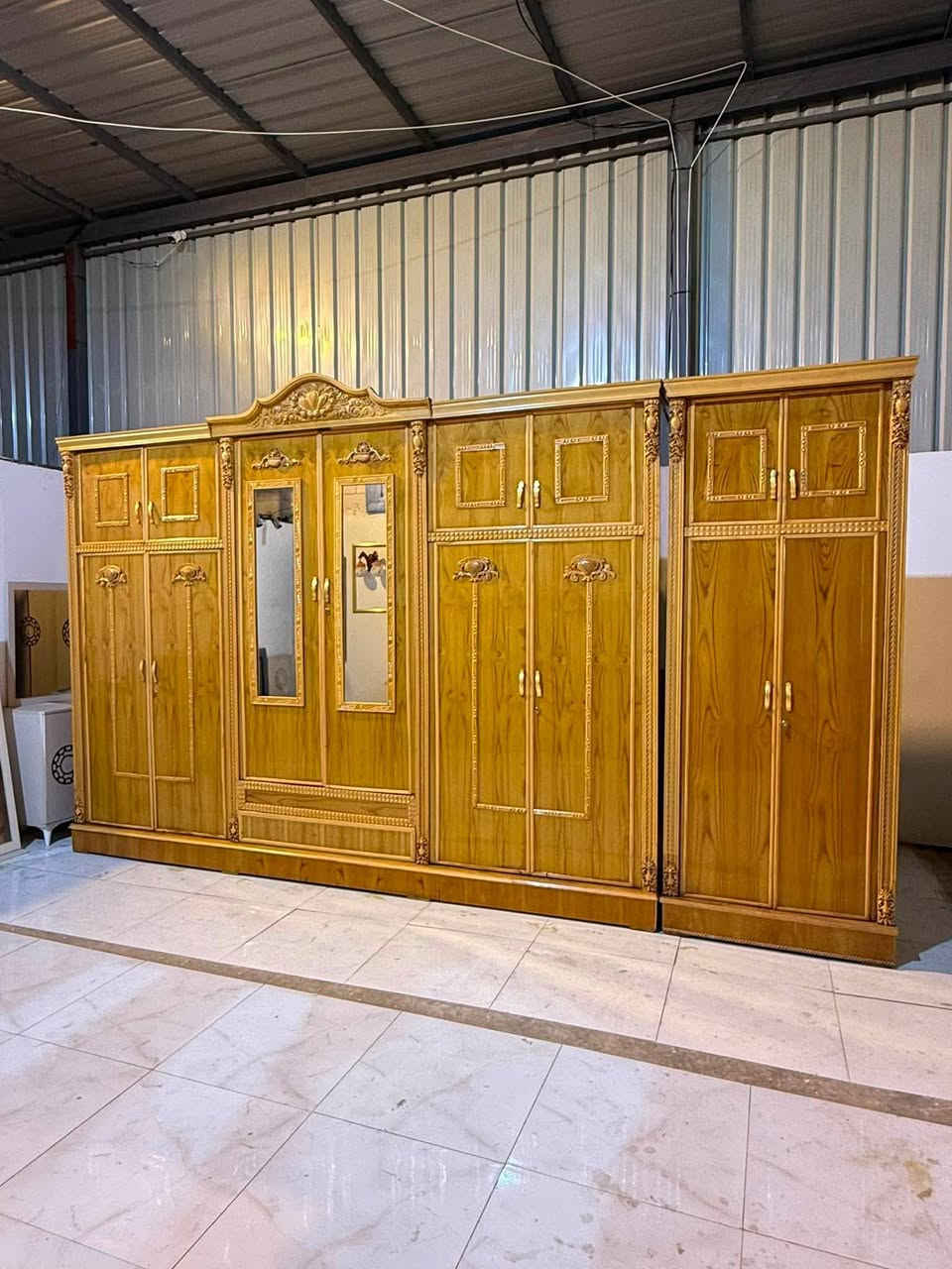 وبينهم العرسان جبتلكم غرفه تحفه💯
غرفه صاج داخل خارج صاج كله زان
سمك الخشب 5ملم ملم 
جاوي موديل حديث 
صبغ عسلي غرفه مستعمل شي قليل 
شد نقل داخل بغداد مجاني 
نضافه ٩٠ 
غرفه ضخمه حلوه 
موديل ٢٠٢٦ توج موديل حديث
دز صوره واتساب وتدلل 🌷 
https://wa.me/9647884062549
او الاتصال /***********
