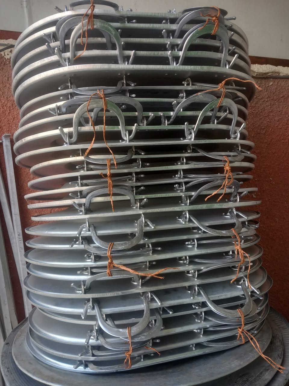 السلام عليكم صواني ام العراوي حجم ٨٠ العدد ٣٠ العنوان بغداد رقم الهاتف ***********
