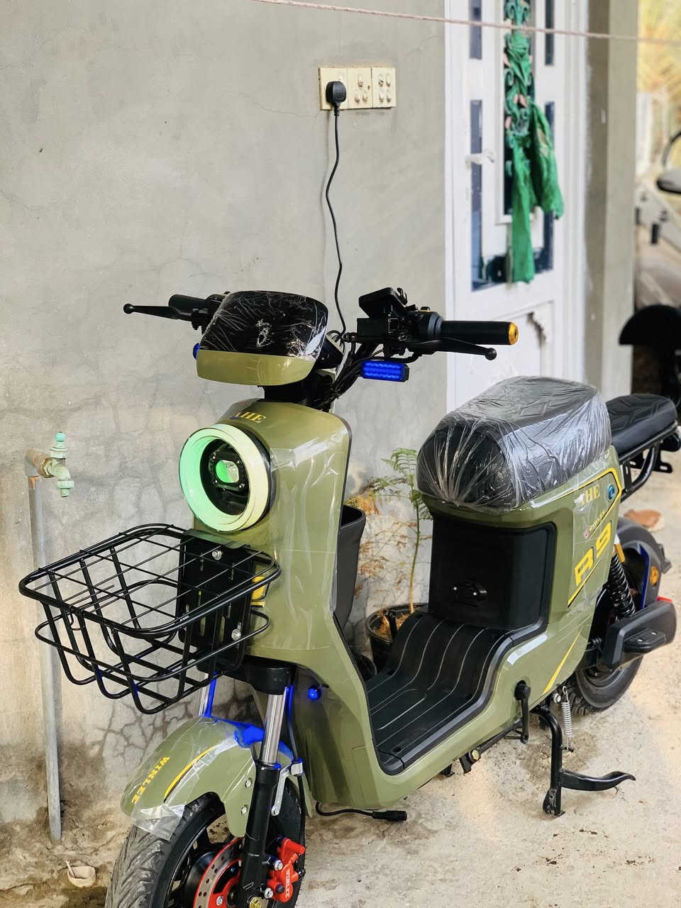 السلام عليكم أر ٩ موديل 2026فول مواصفات  استعمال أسبوع مكفول من الشخط بعده بليلونه       الاتصال على الرقم ***********
