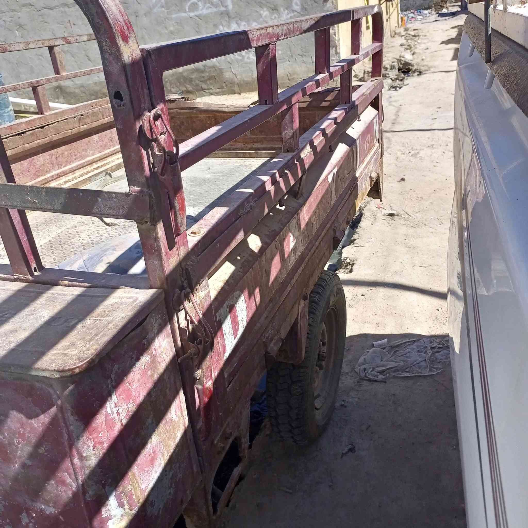 السلام عليكم للبيع مثل ماواضحه بلتصويرالموديل214المكان ذي قار الرفاعي السعر800قفل مكينه فول لاتنقيص ولاتبهيرشاصي تايرات بيه بس البوكس كيربراغيه راهيه ولستوته متروكه البدي بيه خياسات بلباب يعني تلحيض***********
