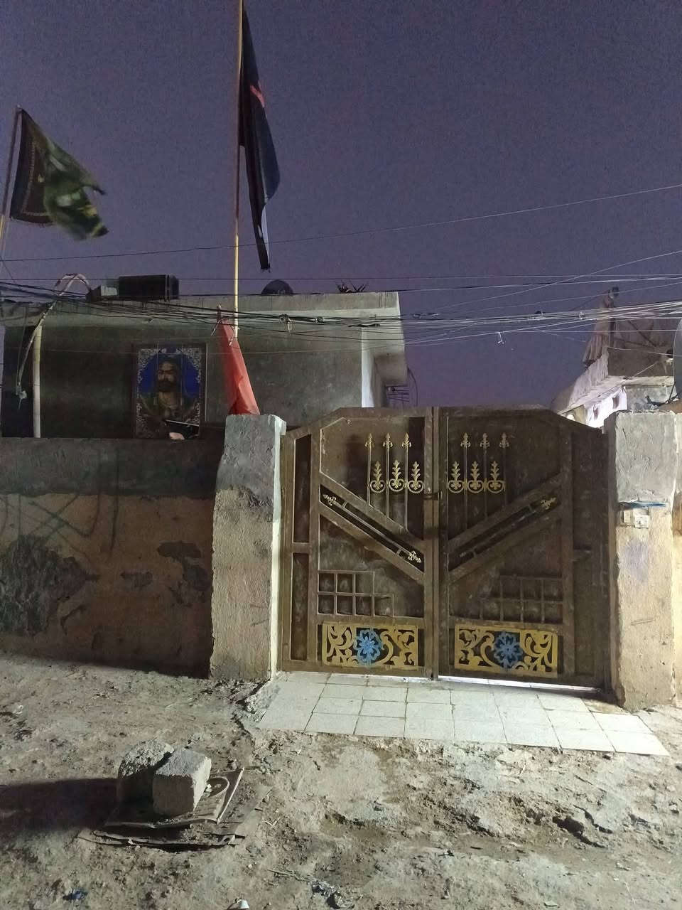 بيت للبيع نهايت سوق زوريجات غرفتين وصاله استقبال / سعره 10 وبي مجال / والبيت زراعي ***********
