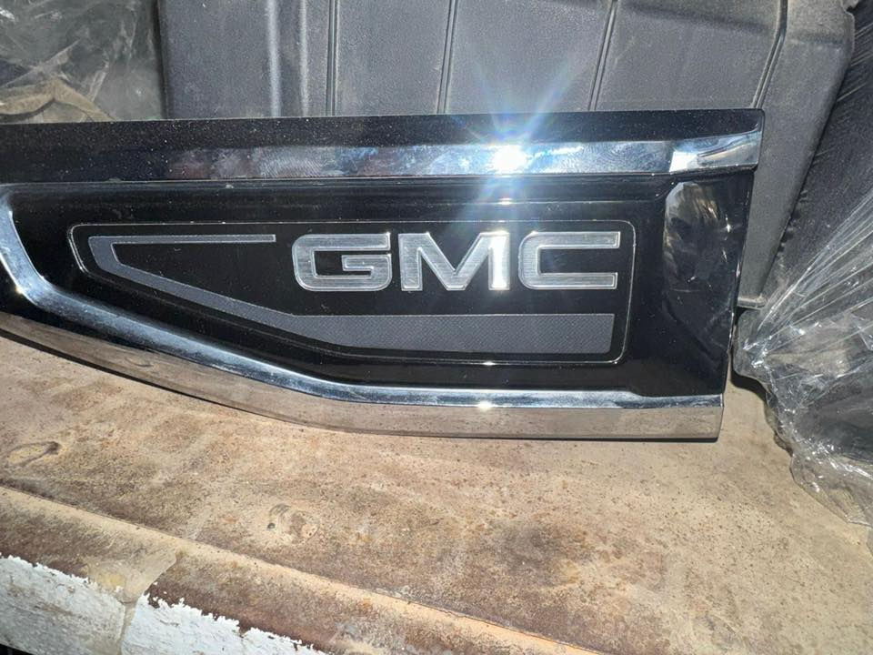 محلات احمد الدراجي لبيع الأدوات الاحتياطية الأمريكية الحديثة جمسي__ شوفو—كديلاك— بيكم سلفرادو—سيرا
موديل 2007 و2020و2024و2025 جديد واصلي والمستعمل والوكالة 
كسروعطش الفرع الثالث مقابيل محلات ابو زياد. *********** احمد
*********** محمد   ويوجد لدينا خدمة توصيل لكافة المحافظات من الشمال الئ الجنوب
