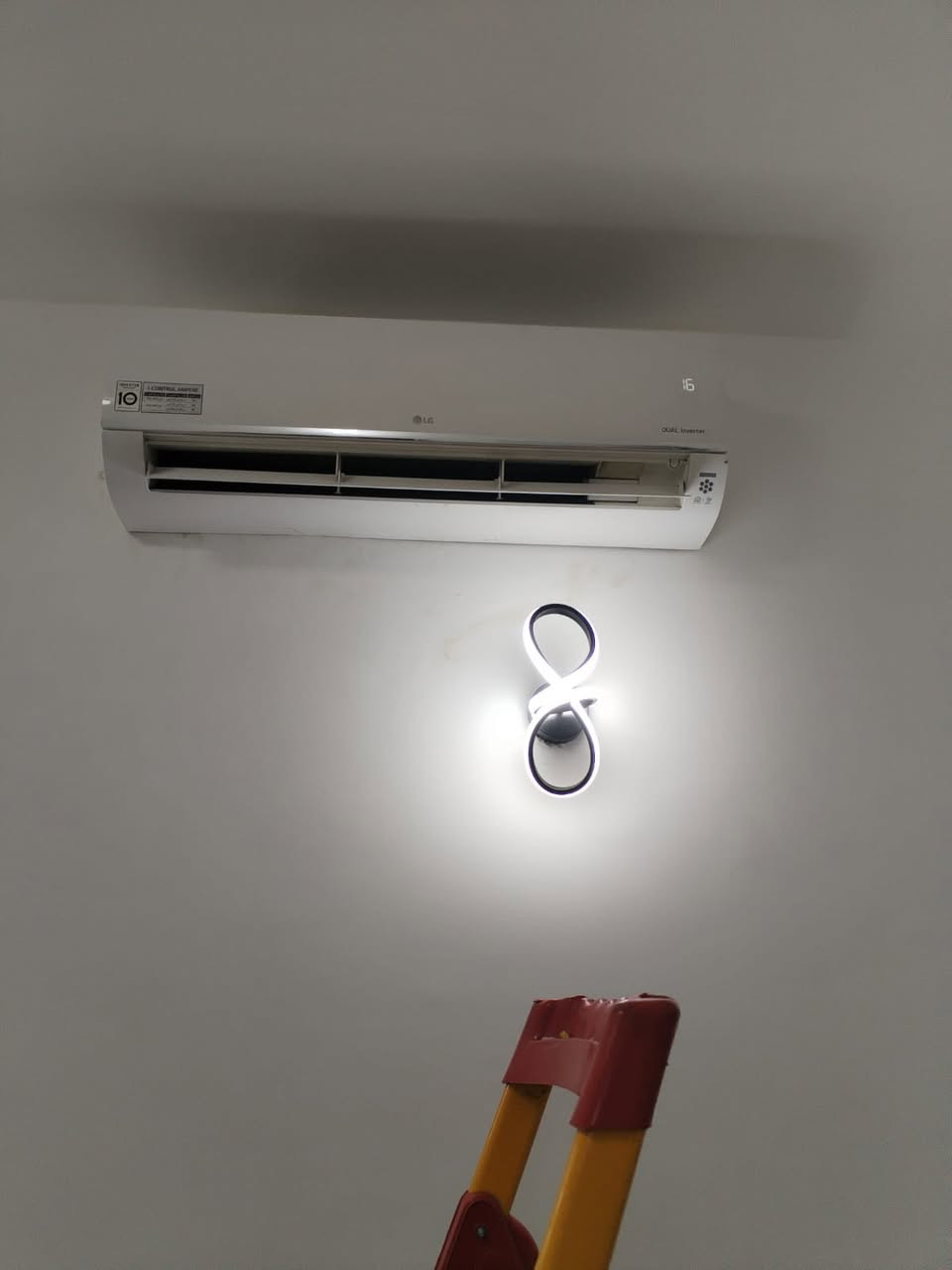 ❄️ تنصيب وصيانة السبالت ❄️

📞 ***********

مع ارتفاع درجات الحرارة وموسم الصيف، انتبهوا من الأسعار الرخيصة جداً، لأن بعض الأعمال غير الأصولية تسبب تخريب بالحائط، وضعف بالتبريد، وتسريب للغاز، وتكلفكم تصليح أكثر بالمستقبل.

✔️ تنصيب جميع أنواع السبالت
✔️ صيانة وتنظيف احترافي
✔️ فحص شامل قبل التشغيل
✔️ معالجة ضعف التبريد والتقطير
✔️ كشف ومعالجة تسريب الغاز
✔️ تمديد مواسير وأسلاك بأصول فنية

⚠️ ملاحظة:
أسعار غاز التبريد ارتفعت بالفترة الحالية، لذلك احذر من الأسعار الوهمية أو الشحن بكميات ناقصة التي قد تضر بالجهاز وتقلل عمره.

💰 أسعار مناسبة وتناسب الجميع
🤝 كفالة على الشغل والالتزام بالمواعيد

🏴 بمناسبة شهر محرم الحرام، يتم تنصيب السبلت مجاناً للعوائل المتعففة قدر المستطاع، بثواب الإمام الحسين (عليه السلام).

📞 للحجز والاستفسار:
***********

خدمتكم شرف إلنا، والشغل الأصولي يوفر عليكم التعب والمصاريف. ❄️🏴
